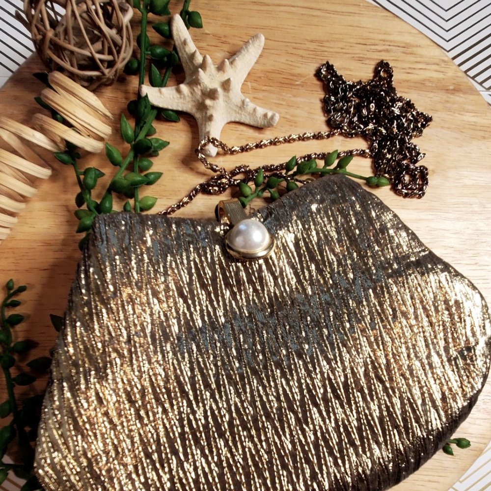 La Royale LTD Vintage early 1990's holiday handbag, clutch purse, w/pearl clas…